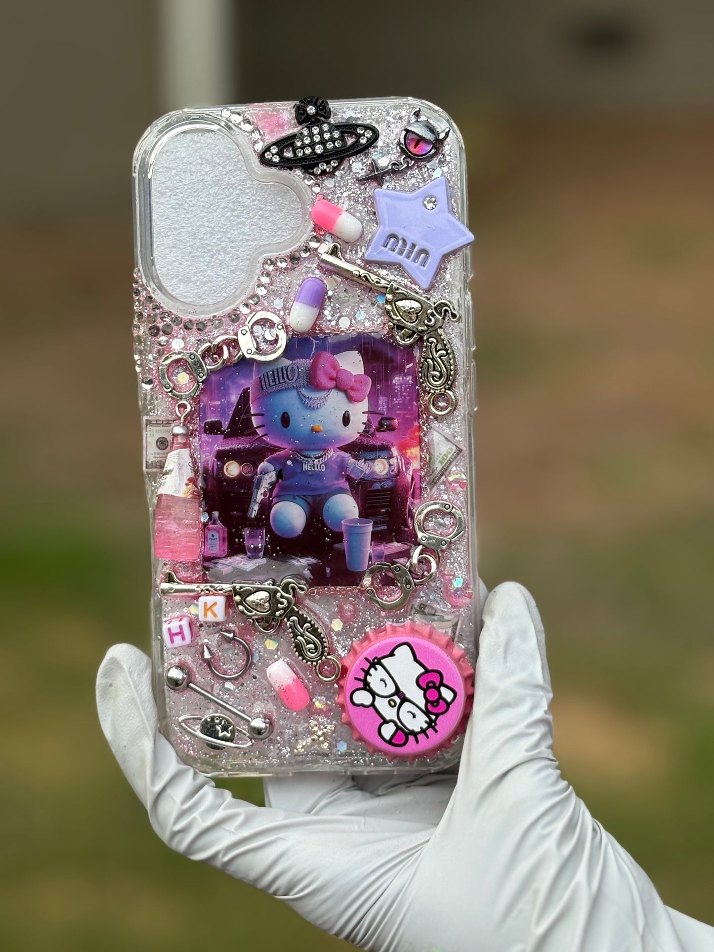 Hello kitty Glow case💗iPhone 16